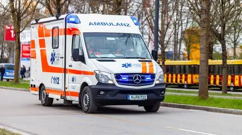 niemcy ambulans shutterstock_1369900028