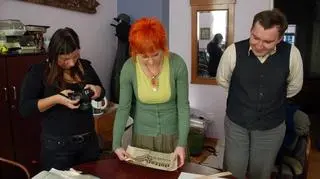Pracownicy muzeum chcą w oknie pozostawić swój list do potomnych 