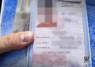 14-latek okazał policjantom legitymację szkolną