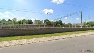 70-latek szedł torowiskiem i wpadł pod pociąg.