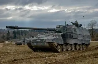 Niemiecka haubica samobieżna PzH 2000 na ćwiczeniach