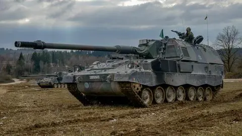 Niemiecka haubica samobieżna PzH 2000 na ćwiczeniach