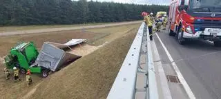 Do rowu wysypały się trociny