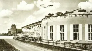 Samoloty nad lotniskiem Gądów Mały