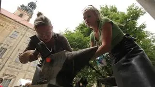 Sześć tysięcy uczestników, przeszło 120 warsztatów, stu artystów i 10 scen. W Lubiążu trwa XX Slot Art Festival.