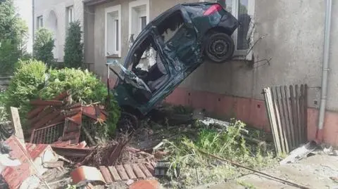 Pijany kierowca wpadł w dom