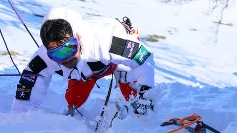 Stracił obie nogi na wojnie. Teraz wspiął się na Mount Everest