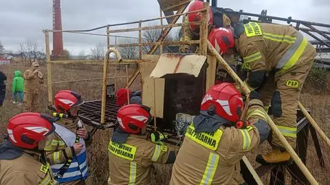 Bawili się w nieczynnej ciegielni, 11-latek utknął w kratownicy