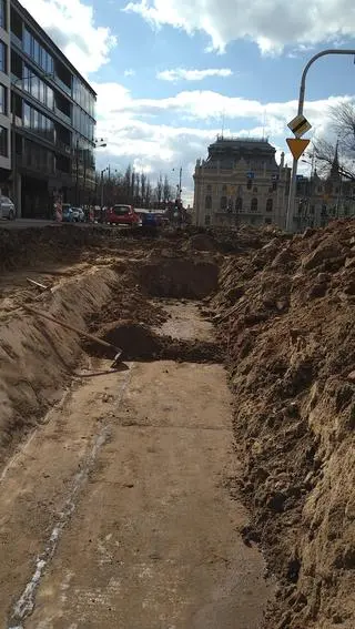Na monety natrafiono przy okazji przebudowy ulicy Północnej w Łodzi