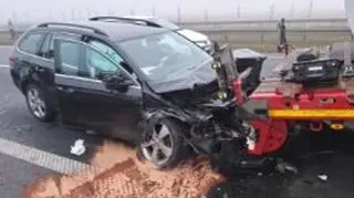 Auto wjechało w lawetę