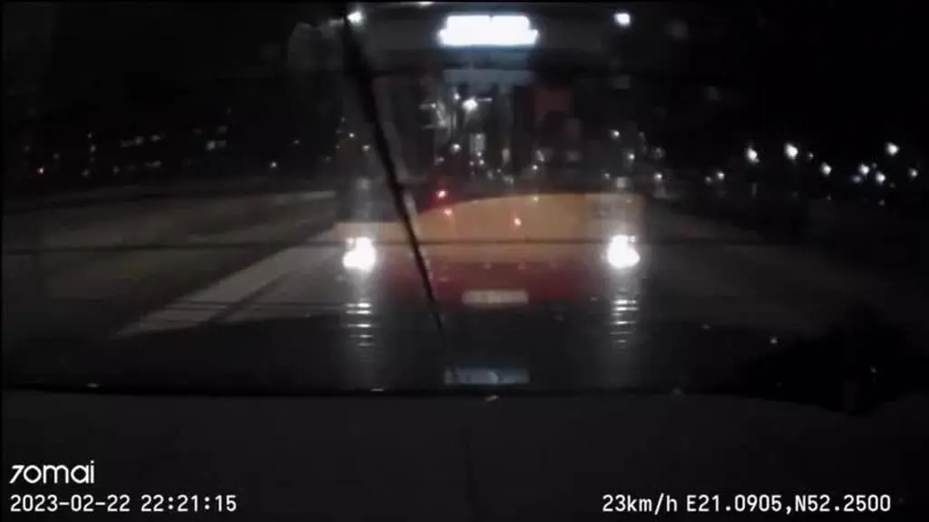 ticker_szalenczy autobus