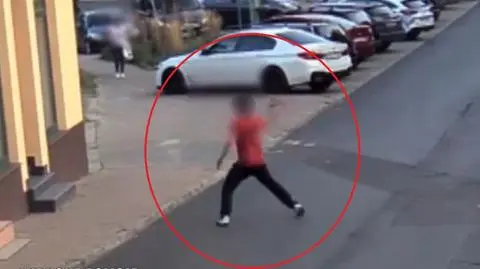 Zielona Góra. Mężczyzna wybijał szyby w sklepowych witrynach