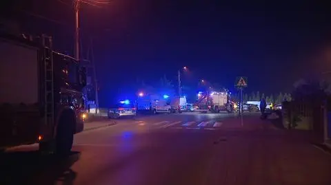Pijany kierowca staranował zaparkowane pojazdy, potrącił pieszą. Zmarła w szpitalu  