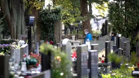 KRAKÓW PRZYGOTOWANIA DO UROCZYSTOŚCI WSZYSTKICH ŚWIĘTYCH
cmentarz Rakowicki