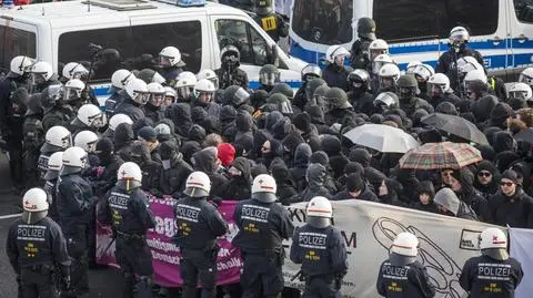 "Uchodźcy zostają, naziści won". Starcia przed zjazdem antyislamskiej partii