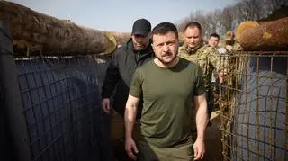 Zełenski sprawdza stan fortyfikacji w obwodzie charkowskim. Zdjęcie z kwietnia 