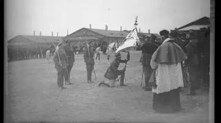 W 1921 roku koszary odwiedził Józef Piłsudski. Odbyła się wtedy uroczysta dekoracja sztandaru pułku