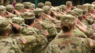 "Czystki" i "marnowanie ogromnego potencjału". Co się dzieje w amerykańskiej armii?