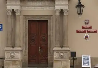 Skończył się papier toaletowy w szkole? Trzeba będzie prosić urzędników o więcej