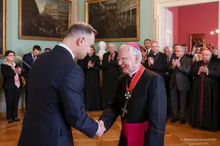 Abp Marek Jędraszewski odznaczony przez prezydenta Andrzeja Dudę Krzyżem Komandorskim Orderu Odrodzenia Polski