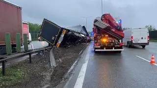 Wypadek ciężarówki na autostradzie A4