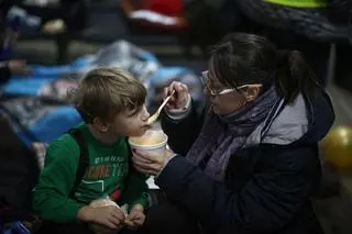 Stacja w Olkuszu. Przyjazd pociągu z uchodźcami z Ukrainy