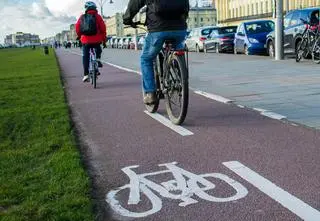Takie pojazdy są realnym zagrożeniem. "Udają rowery"