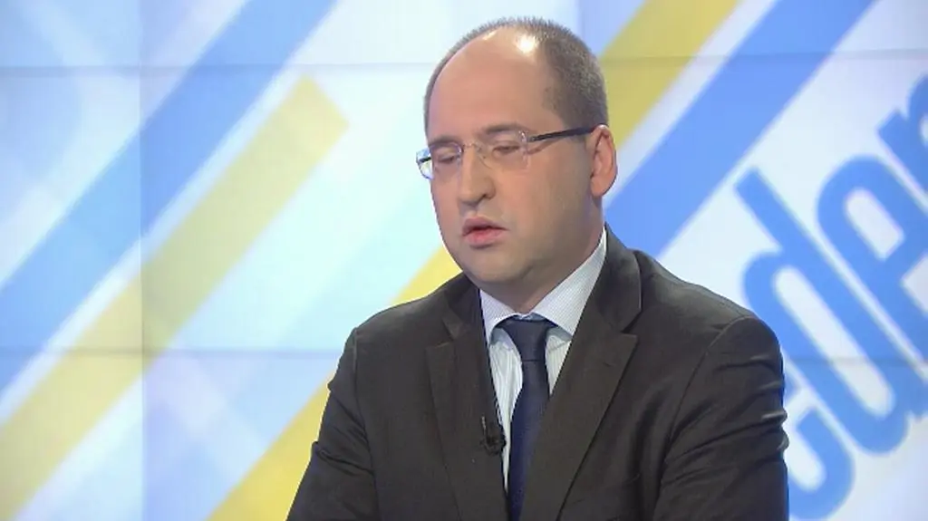 Adam Bielan komentuje nieobecność Jarosława Kaczyńskiego