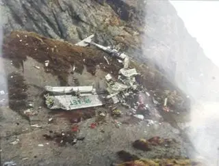 Zlokalizowano samolot, który zaginął i rozbił się w Nepalu