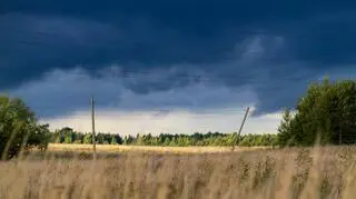 Zagrzmi, nadciągnie gorąc. IMGW może wydać alarmy