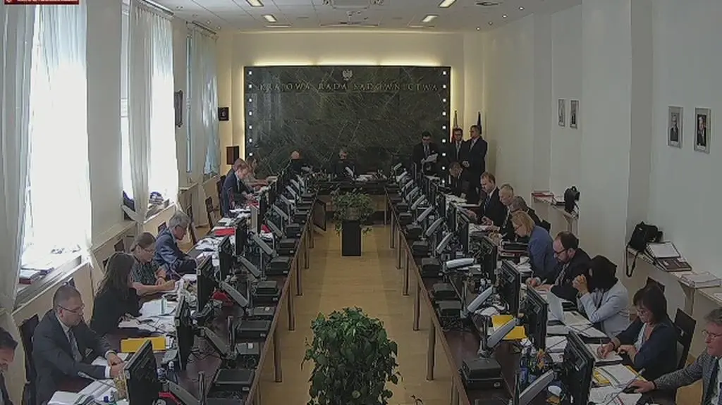 Głosowanie na posiedzeniu nowej KRS w sprawie sędziego Iwulskiego