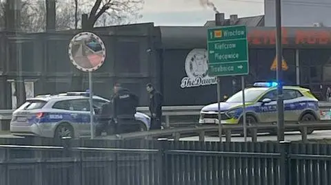 Zatrzymanie mężczyzny, który ukradł policjantom radiowóz w trakcie interwencji