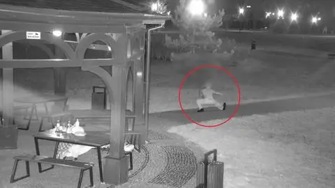 CCTV operator spotted a man lying on a bench after dark and called for help. The man suddenly started his bizarre work-out routine