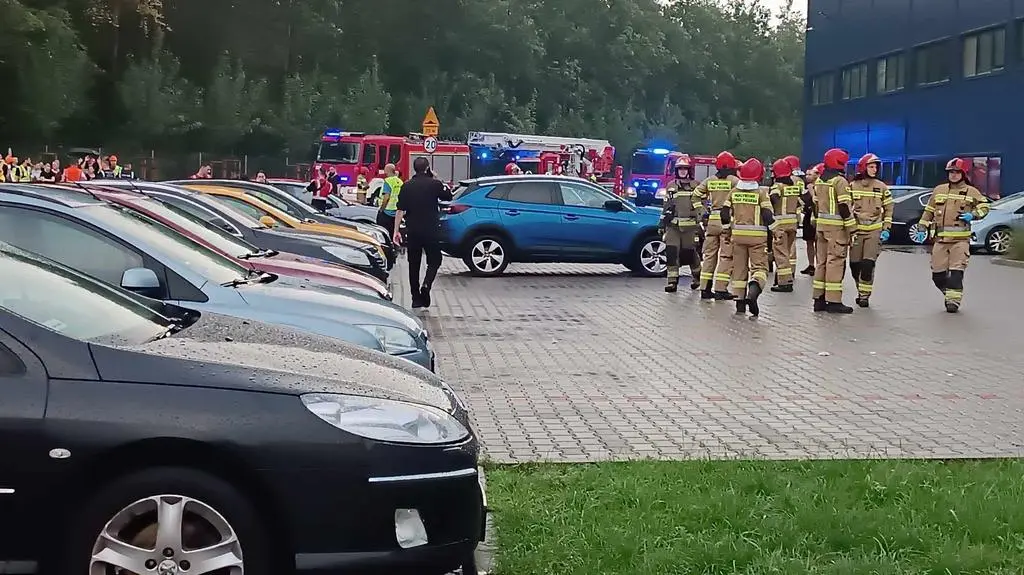 W hali znajdowały się 144 osoby