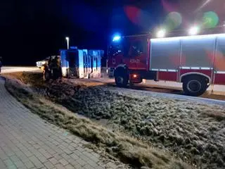 Ciężarówka przewróciła się na DK16 w miejscowości Wysokie