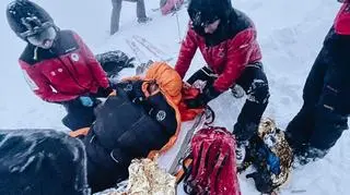 Goprowcy ratowali turystę "morsa" na Babiej Górze