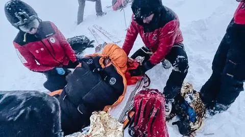 Goprowcy ratowali turystę "morsa" na Babiej Górze