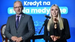 Minister zdrowia Adam Niedzielski i Mariola Piekarska  na konferencji