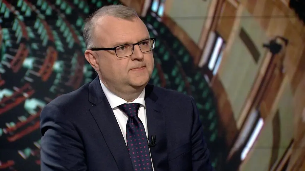 Ujazdowski: używałbym formuły połączenia: bronimy konstytucji i rozpoczynamy dyskusję na temat jej reformy