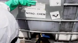 Jeden z mauzerów z naklejką Nitro-Chemu na składowisku w Rojkowie