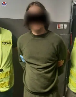 Zaatakował nożem spacerującego z psem mężczyznę. Został aresztowany