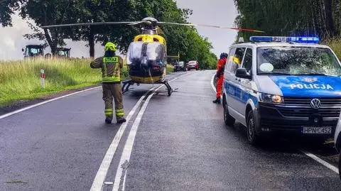 Zderzenie busa z samochodem osobowym. 10 osób poszkodowanych