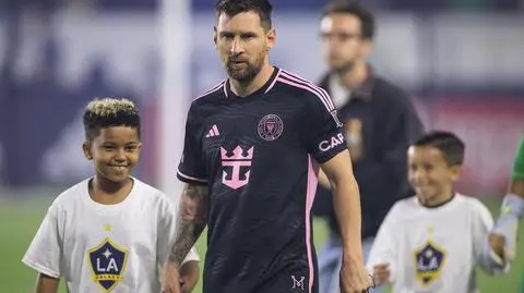 Saint West, syn Kim Kardashian, i Leo Messi przed meczem ligi MLS