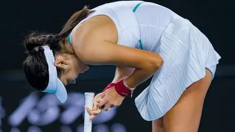 Walczyła z rywalką i bólem. Niespodziewana porażka Raducanu