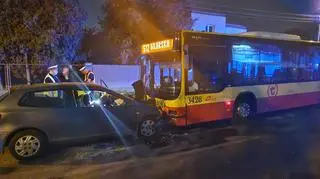 Zderzenie hondy i autobusu miejskiego