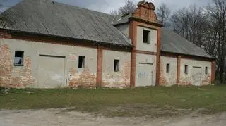 Stajnię wzniesiono w XIX wieku