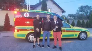 Bocian został przetransportowany karetką dla zwierząt