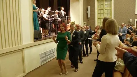 Pociąg do piosenki La Bamba. Na czele posłanka Krynicka