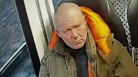 Policja publikuje wizerunek mężczyzny