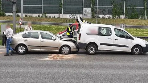Auto osobowe wjechało w tył dostawczego